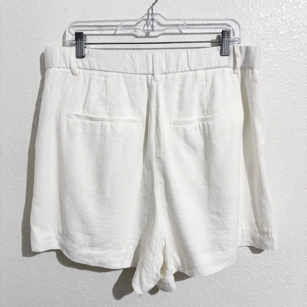 Abercrombie & Fitch Curve Love Sloane Tailored Linen-Blend High Rise Short White